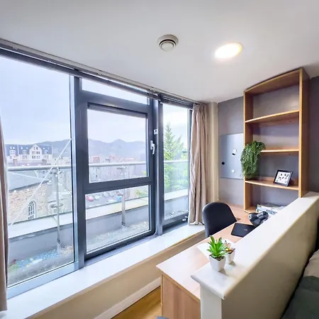 Living At Lady Nicolson Court Apartman