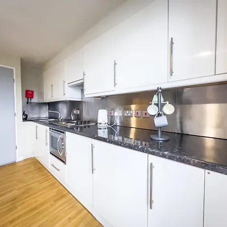 Living At Lady Nicolson Court Apartamento *