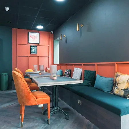 Living At Lady Nicolson Court エディンバラ