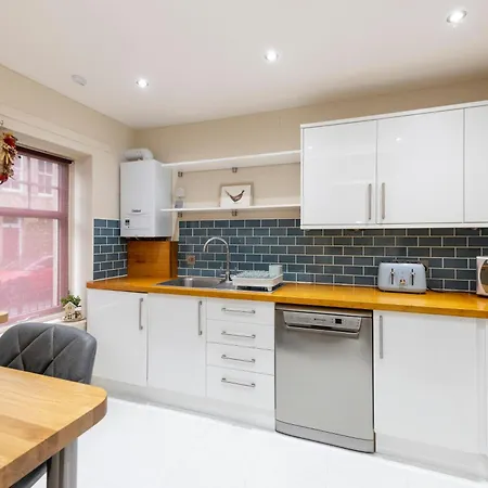 Apartment Charming 2-bedroom - Ground Floor *