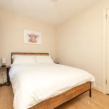 Charming 2-bedroom - Ground Floor * エディンバラ
