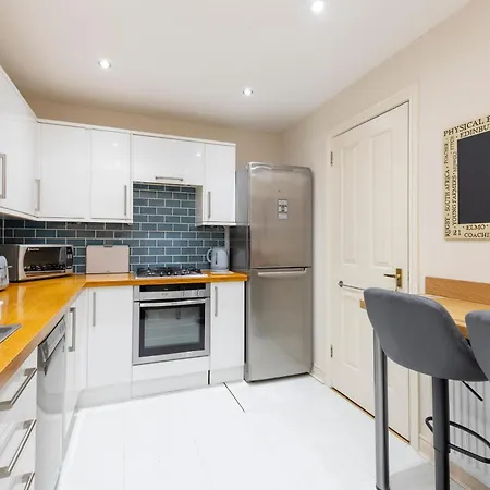 Apartment Charming 2-bedroom - Ground Floor