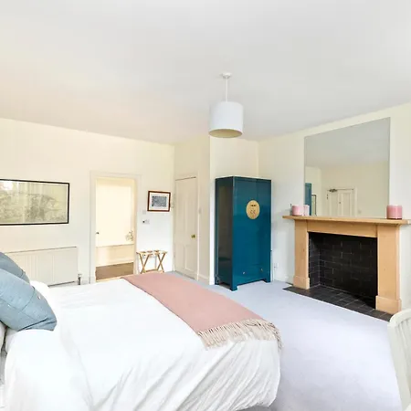 Charming With 2-bathroom And Private Entrance *