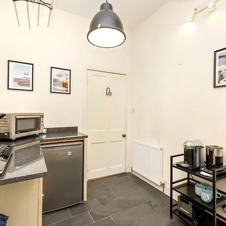 דירה Charming With 2-bathroom And Private Entrance
