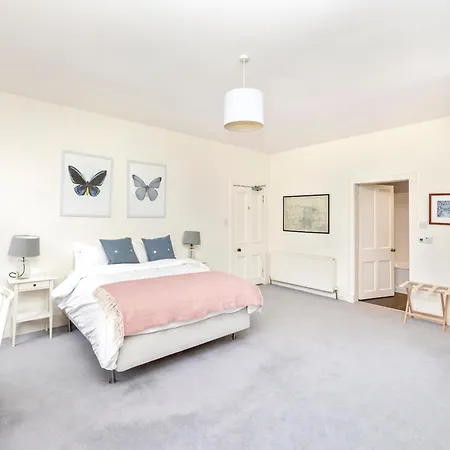 Charming 2-bedroom 2-bathroom Appartement Édimbourg