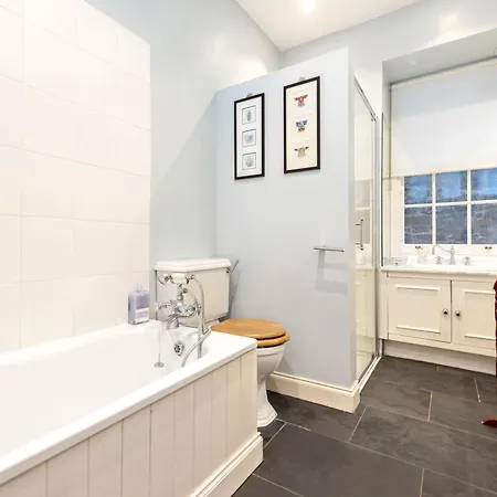 Appartamento Charming With 2-bathroom And Private Entrance Edimburgo