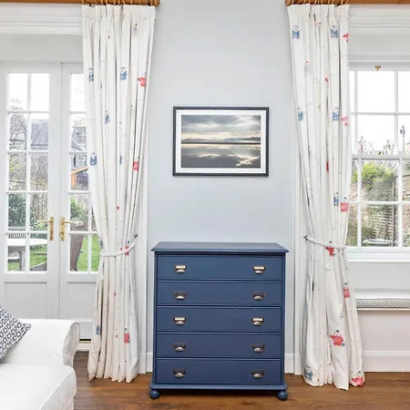 Charming 2-bedroom 2-bathroom