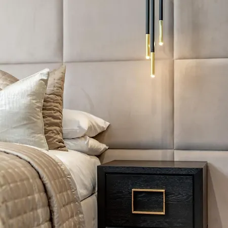 Luxury Old Town Design With Fireplace *