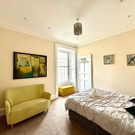 Apartment Georgian Luxury - Superfast Wifi - Parking Available *