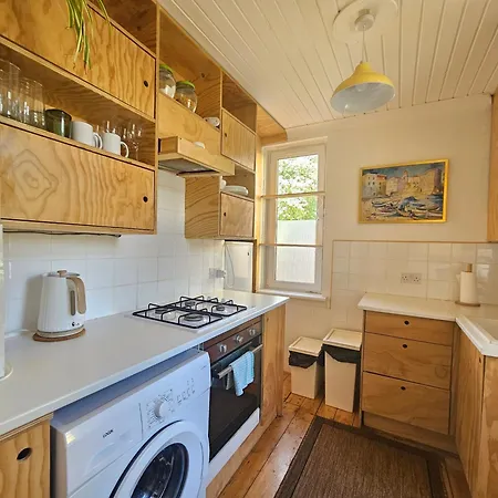 Charming 2-bedroom Ground Floor With Garden And Free On-street Parking *