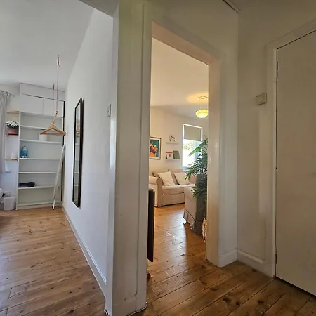 Lägenhet Charming 2-bedroom Ground Floor With Garden And Free On-street Parking