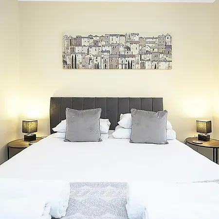 The Lochend Two Bedroom Апартаменты *