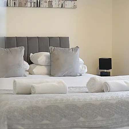 Апартаменты The Lochend Two Bedroom *