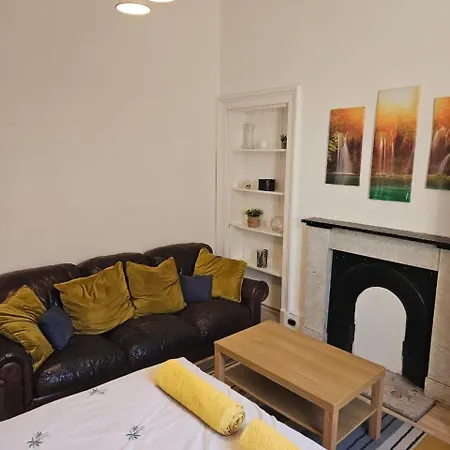 Old Town Fringe Apartment