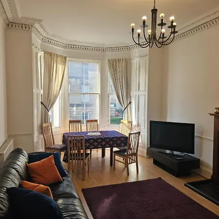 Old Town Fringe Apartment