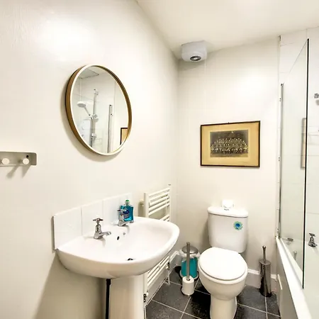 Апартаменты Grindlay St - Fantastic 2br In Theatre District