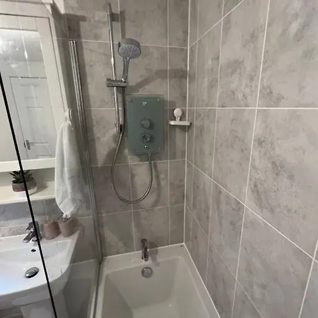 Double Bedroom With Dedicated Private Bathroom Проживание в семье Эдинбург