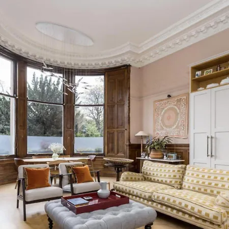 Luxury Wood Panelled West End Gf Flat *