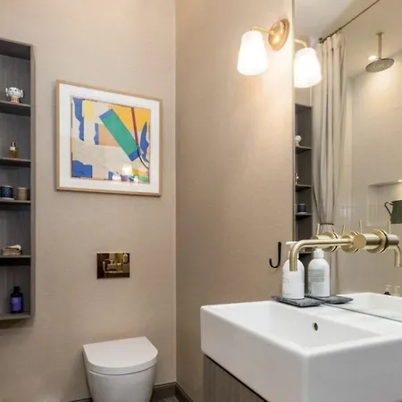 Luxury Wood Panelled West End Flat * Edinburgh