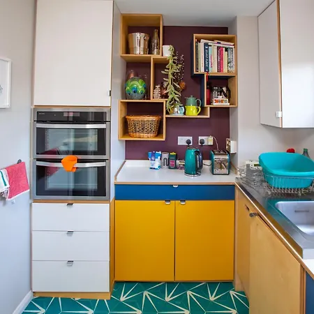 Mid-century Gem Steps From The * 爱丁堡