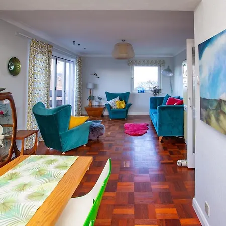 Mid-century Gem Steps From The Edinburgh