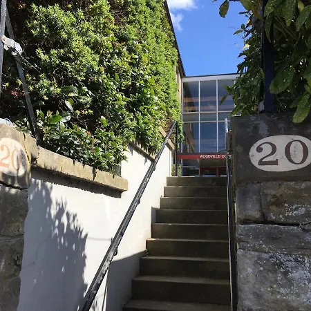Mid-century Gem Steps From The 公寓