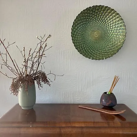 Mid-century Gem Steps From The Lägenhet *
