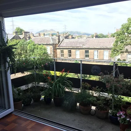 Apartment Mid-century Gem Steps From The