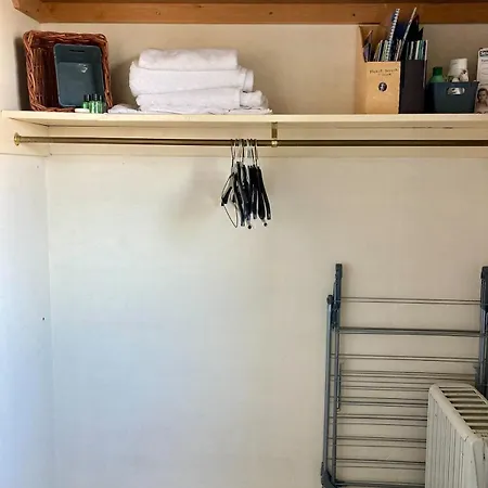 Mid-century Gem Steps From The Lägenhet *
