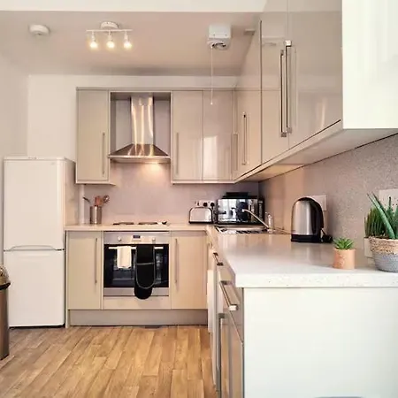 Magic Of Meadows 4 Bedroom Spacious Flat