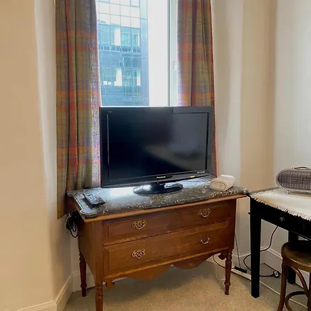 1 Bed Flat Near Castle * Edinburg