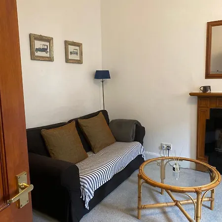 1 Bed Flat Near Castle