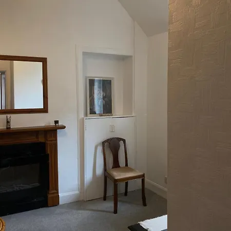 1 Bed Flat Near Castle *