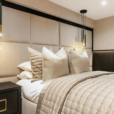 Luxury Old Town Design With Fireplace *