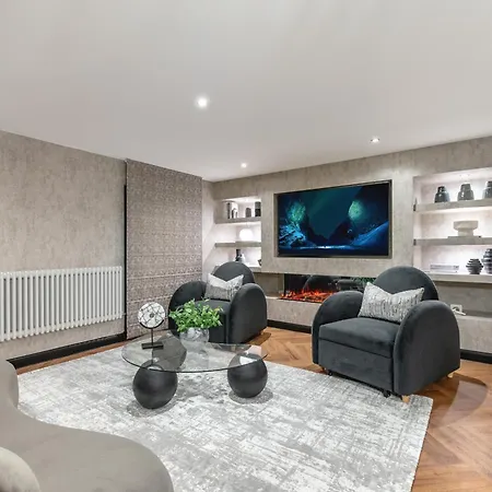 Luxury Old Town Design With Fireplace * Edinburgh