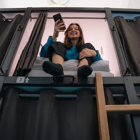 Code - The Court, Vandrarhem Edinburg