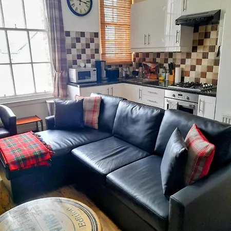 Bailie Royal Mile Edinburgh