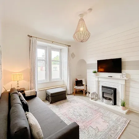 Chic Flat Close To Edinburgh, Airport, & Zoo Apartment *