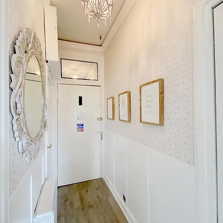 Chic Flat Close To Edinburgh, Airport, & Zoo *