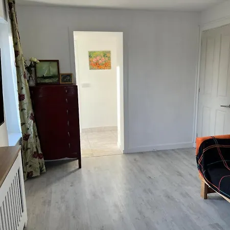 Self-contained Ground Level With Hill View Edimburgo