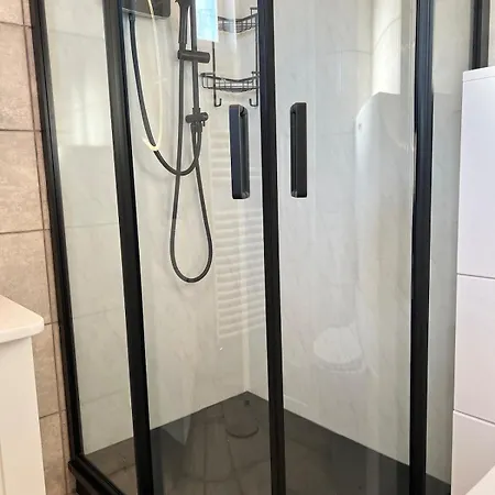Апартаменты Self-contained Ground Level With Hill View *