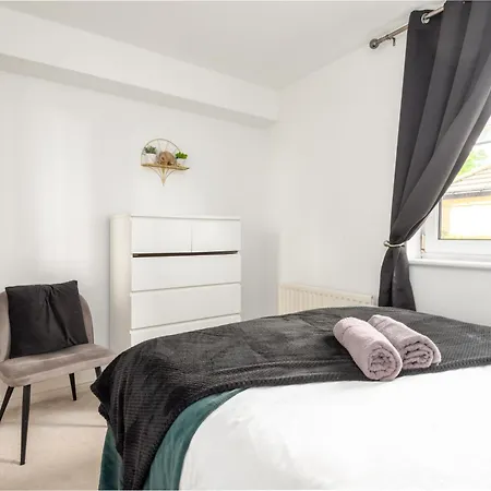 2bed-ground Floor-free Parking Apartament *