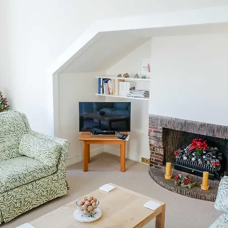 Sophisticated In Centre Apartment *