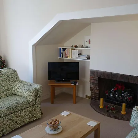 Sophisticated In Centre Apartment Edinburgh