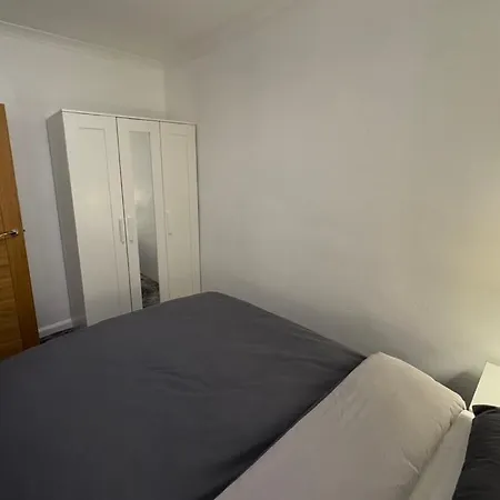 Rena- Bright And Modern City Center Apartment.