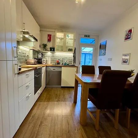 Rena- Bright And Modern Center Apartment. Apartament