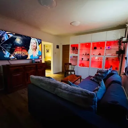 Rena- Bright And Modern Center Apartment. Apartment