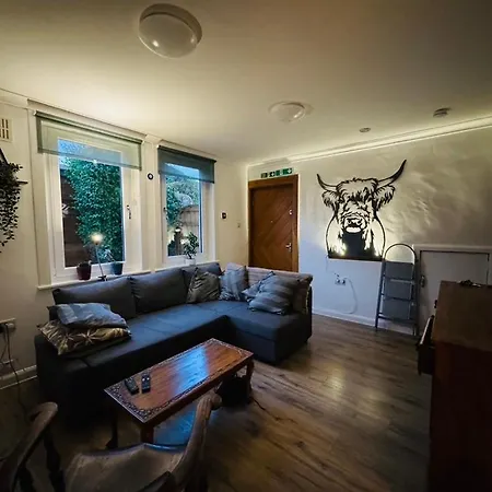 Rena- Bright And Modern City Center Apartment. Edinburgh