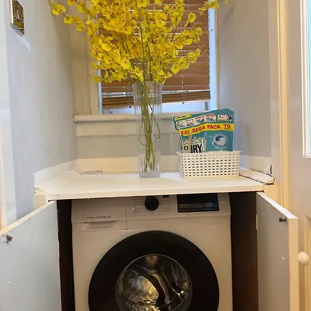 Peaceful Centre Retreat At Great Location And Easy Access *