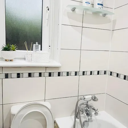 Peaceful Centre Retreat At Great Location And Easy Access